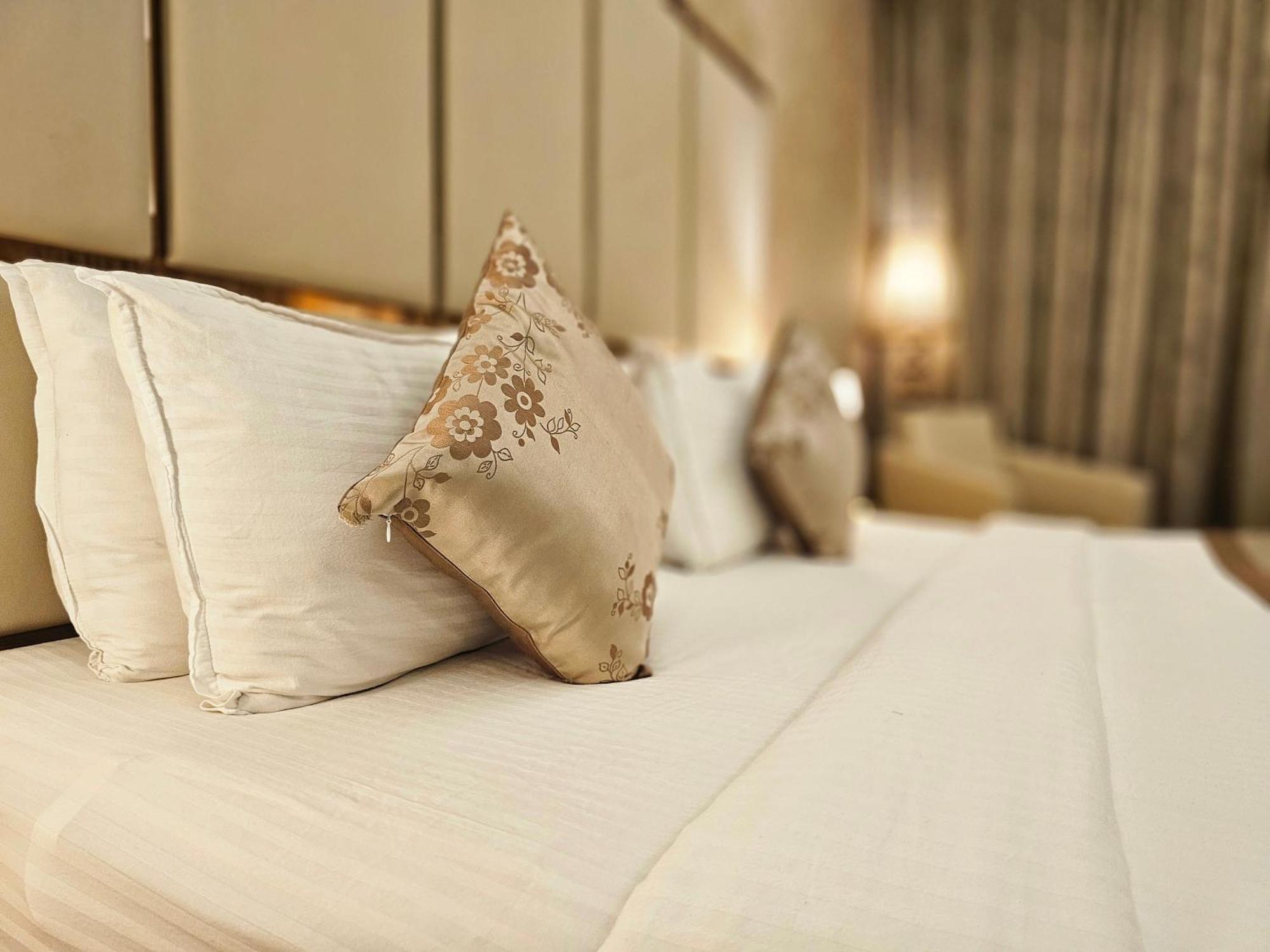 Uva Meridian Bay Resort & Spa Kundapura Buitenkant foto
