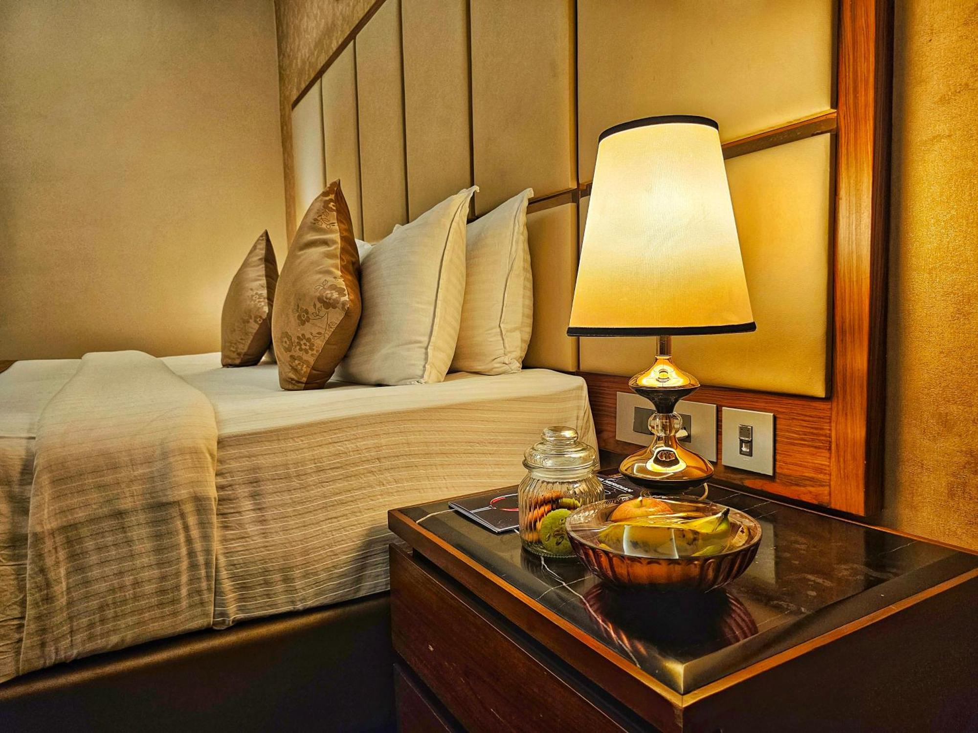 Uva Meridian Bay Resort & Spa Kundapura Buitenkant foto