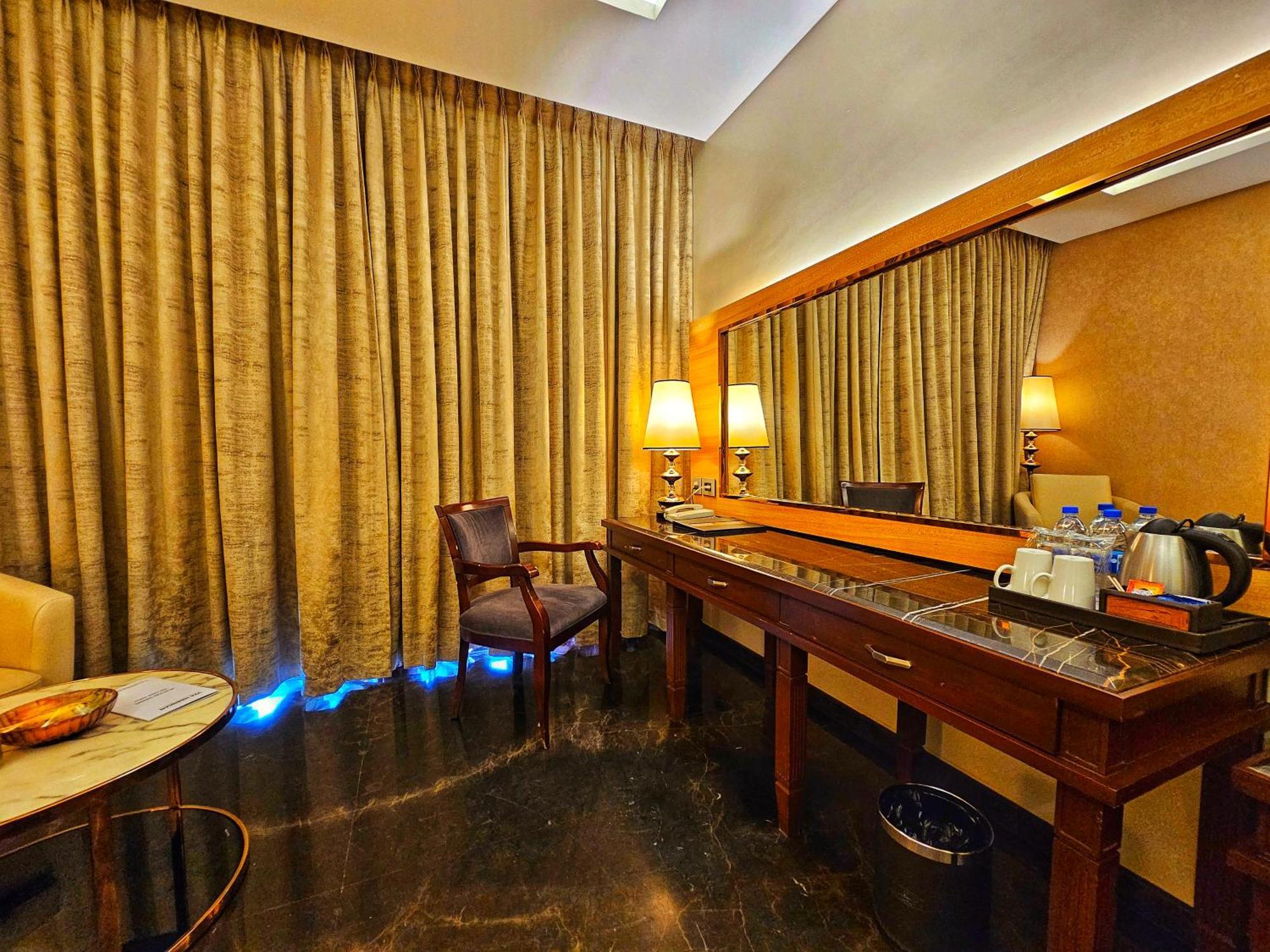 Uva Meridian Bay Resort & Spa Kundapura Buitenkant foto