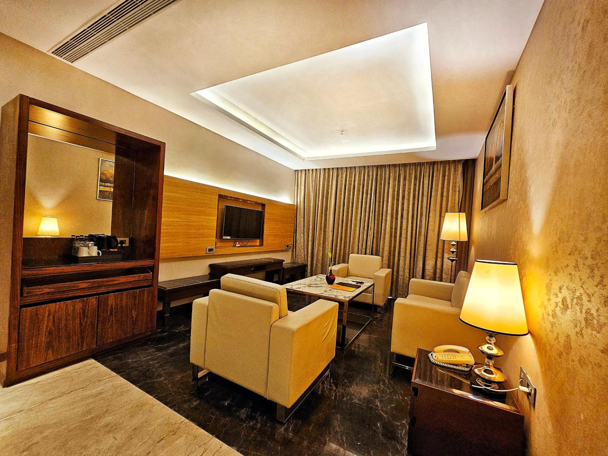 Uva Meridian Bay Resort & Spa Kundapura Buitenkant foto