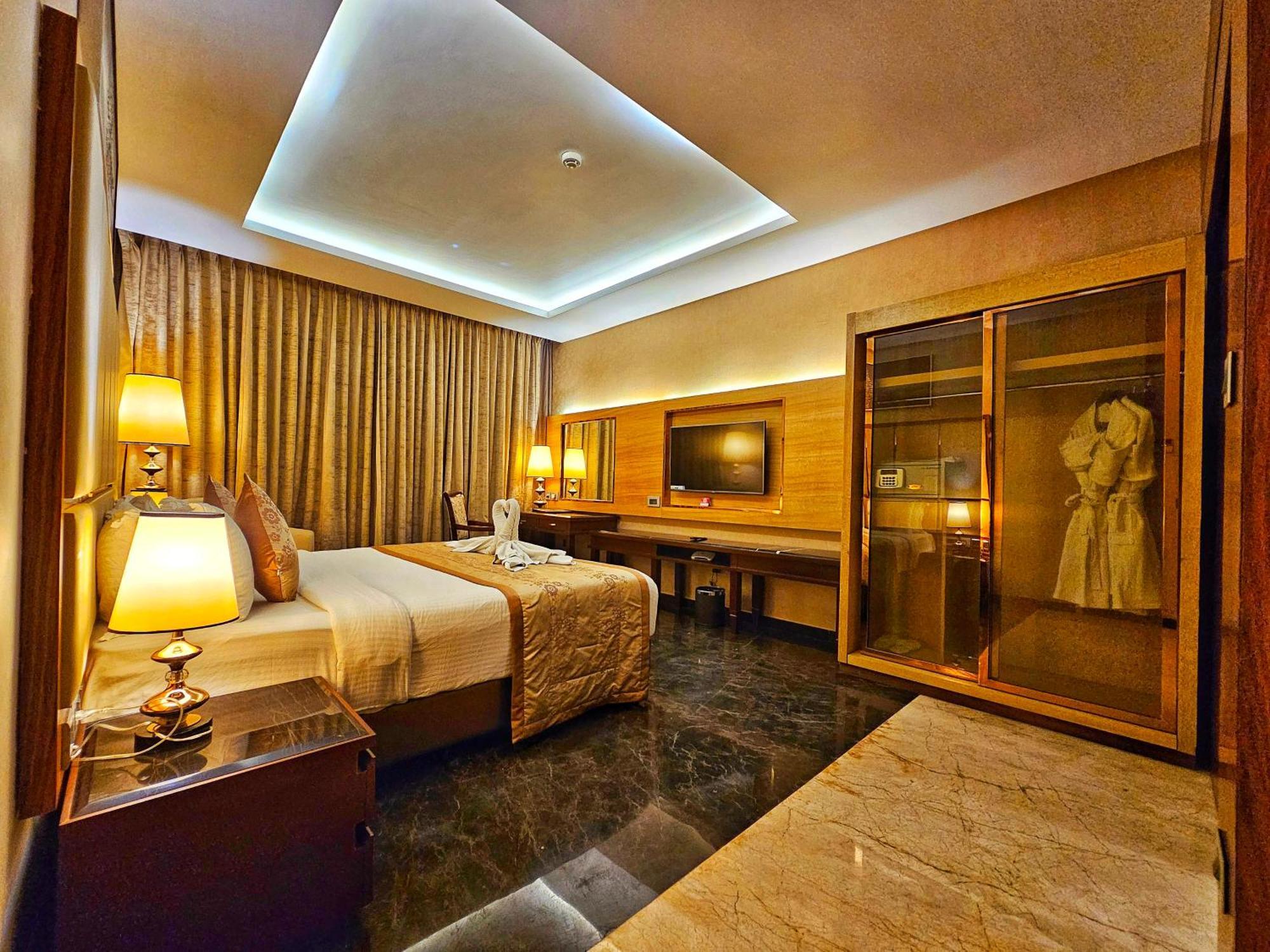 Uva Meridian Bay Resort & Spa Kundapura Buitenkant foto